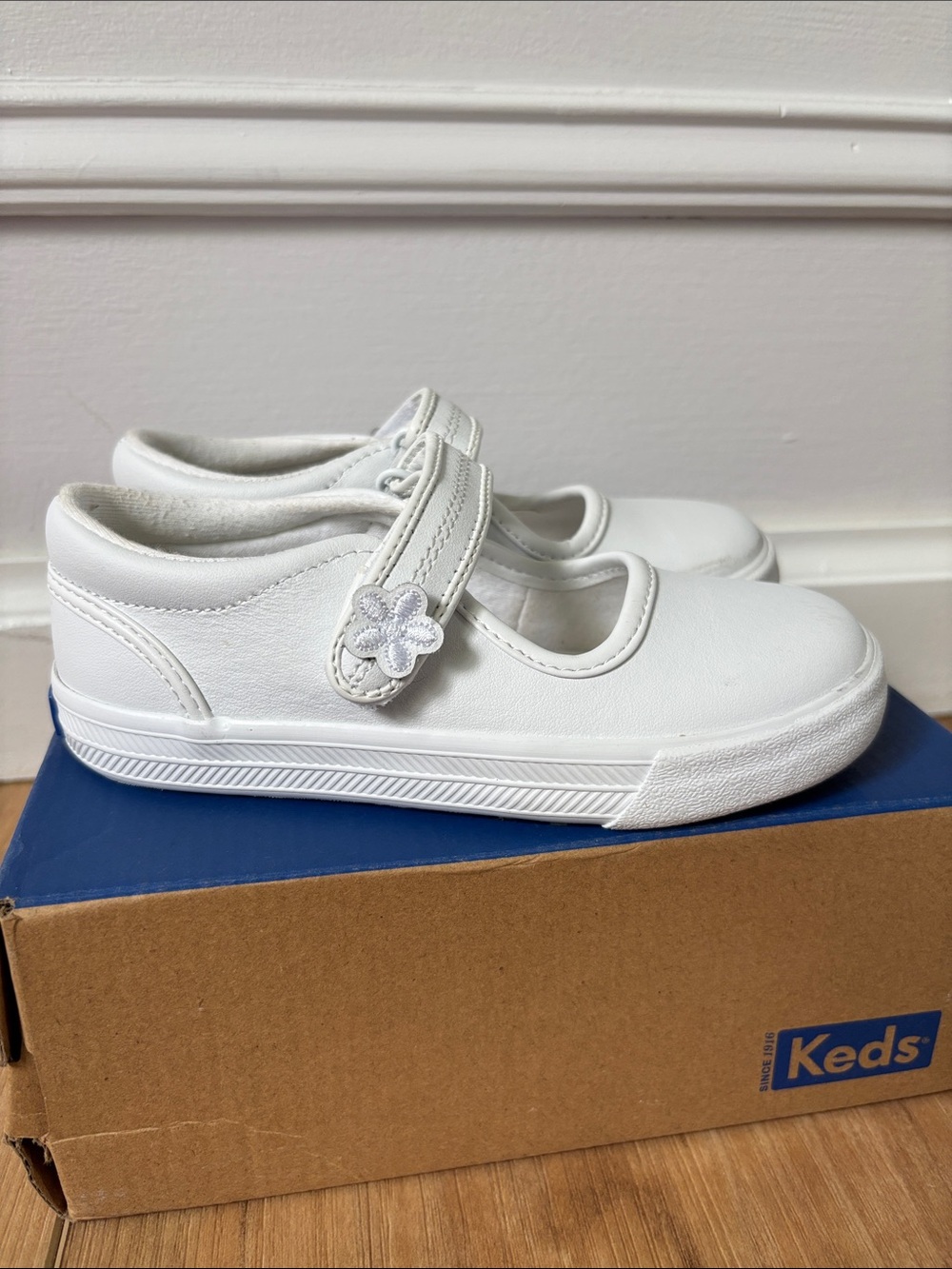 Keds Kids Ella MJ White Mary Jane Sneakers Flower Accent Flower Girl Sz 10W